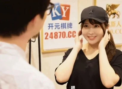 Em gái giao hàng dễ tính dễ tính khi đưa hàng