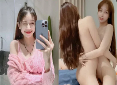 Cặp bạn thân gồm Lâm Thái Vy móc bím nhau khi đang phát trực tiếp