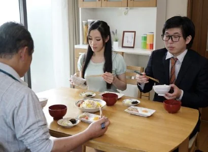 Con dâu đang nứng banh vùng kín ra cho bố chồng chịch
